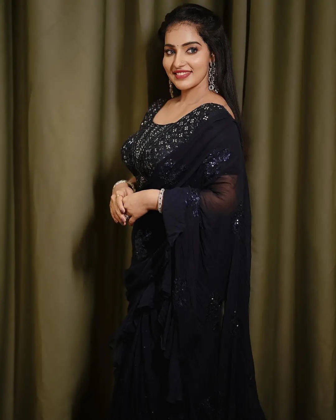 MALAYALAM GIRL MALAVIKA MENON IN BLACK SAREE BLOUSE